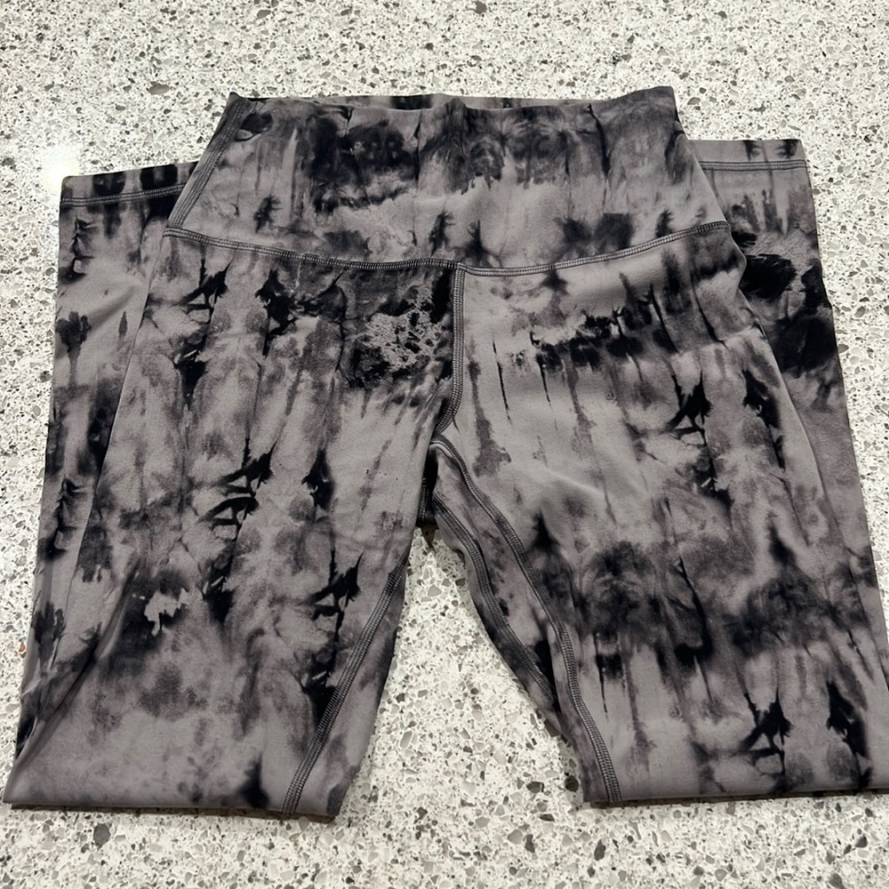 LIKE NEW lululemon align leggings size 6